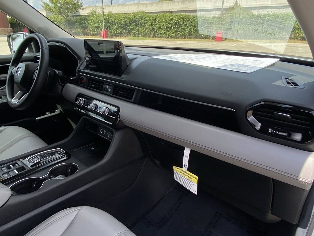 Used 2025 Honda Pilot EX-L image 17