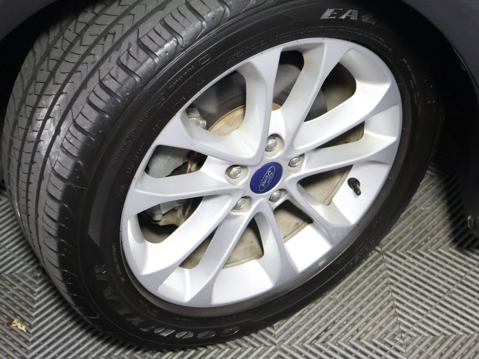 Used 2020 Ford Fusion SE FWD image 17
