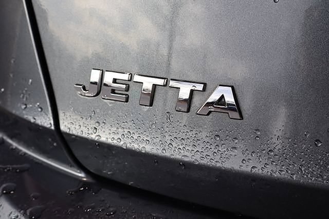 Used 2021 Volkswagen Jetta R-Line w/ R-Line Cold Weather Package FWD image 39