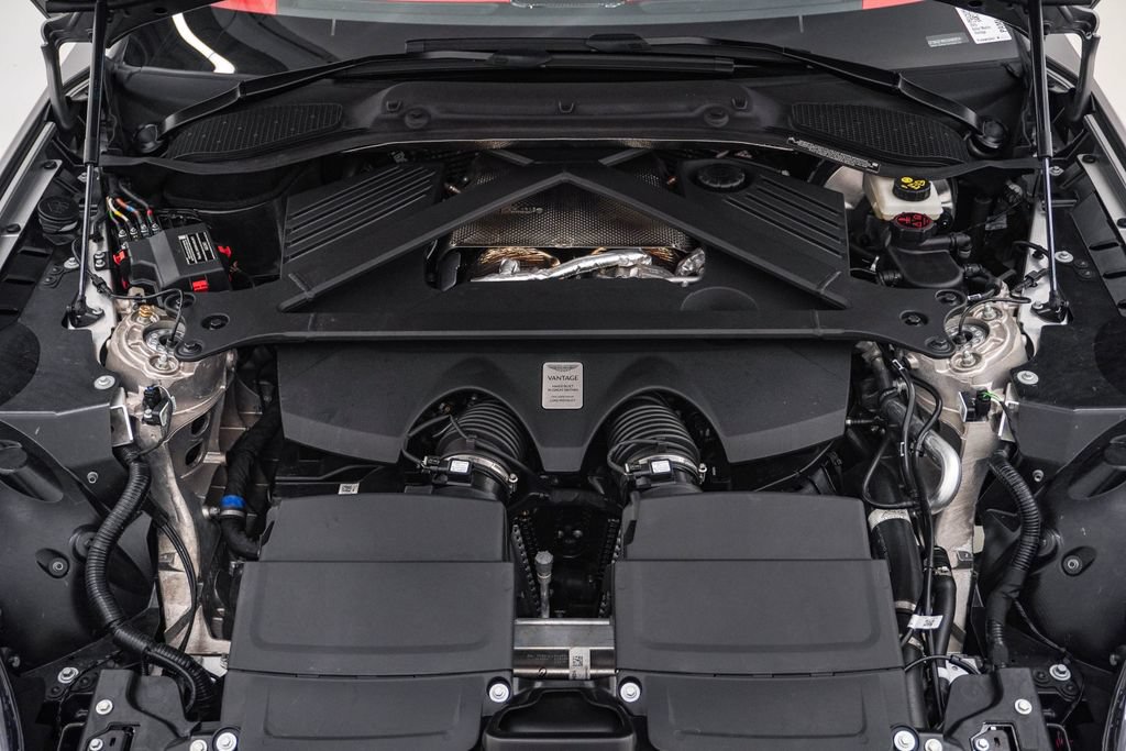 Used 2025 Aston Martin V8 Vantage Roadster RWD image 33