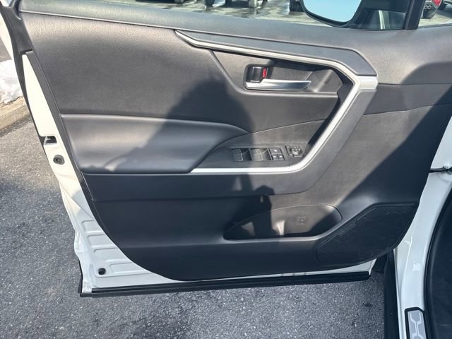 Used 2025 Toyota RAV4 XLE image 19