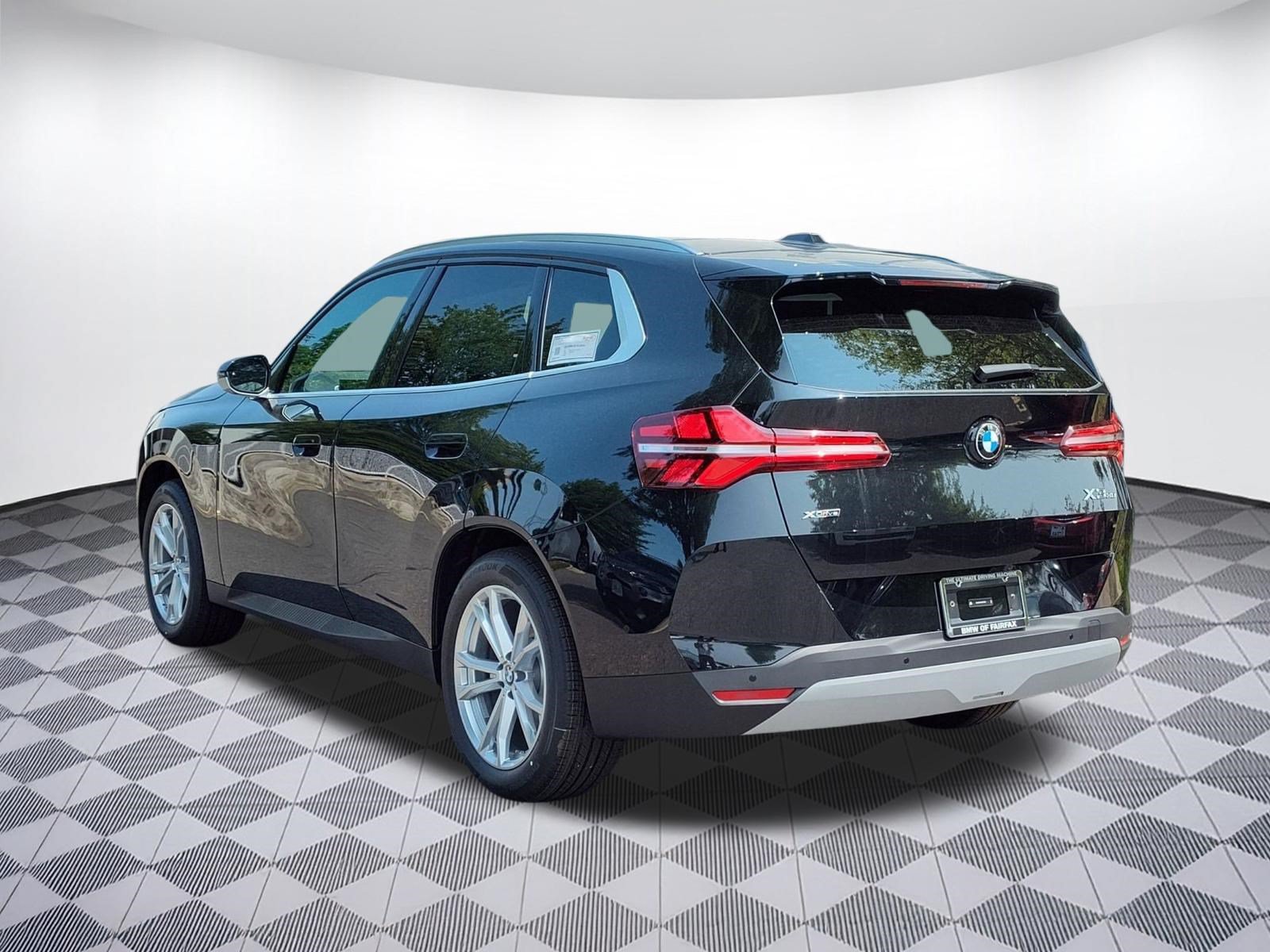 Certified 2025 BMW X3 xDrive30i w/ Convenience Package AWD/4WD image 3