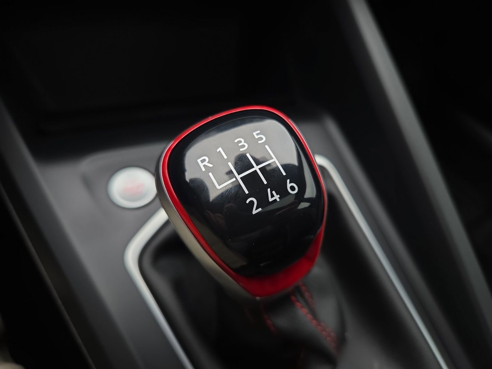 Certified 2022 Volkswagen GTI SE w/ SE Leather Package FWD image 29