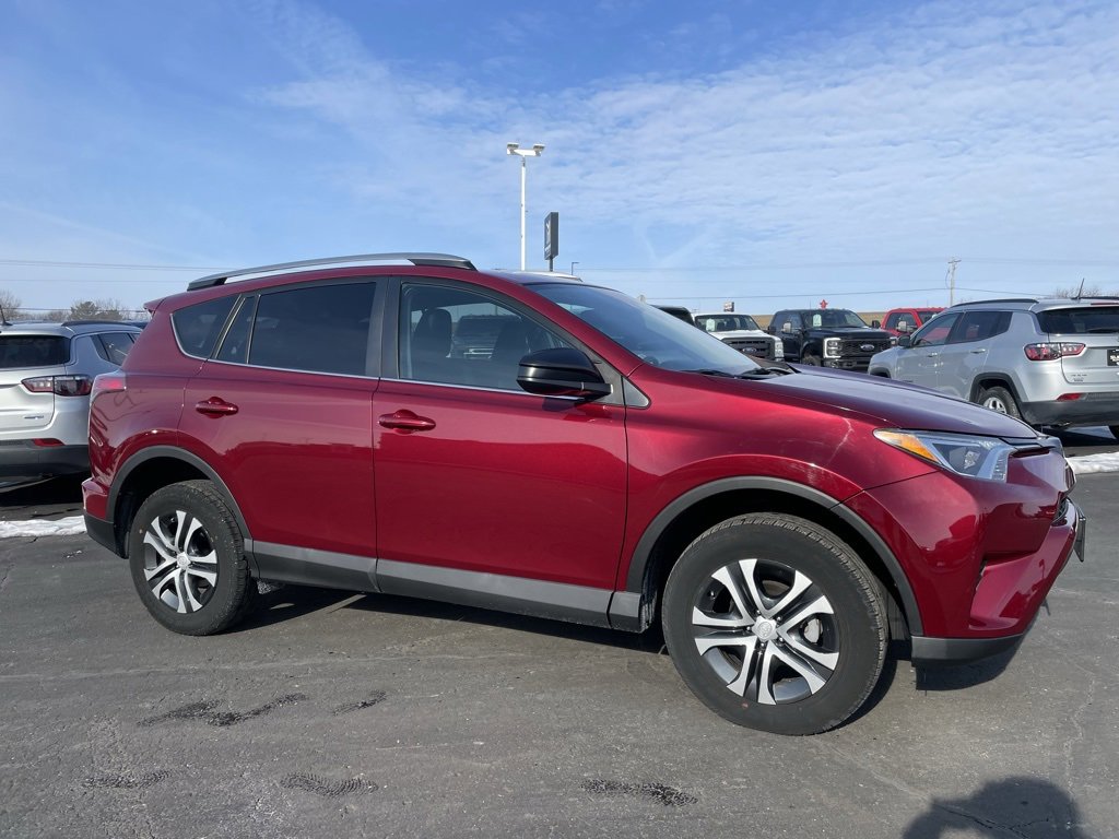Used 2018 Toyota RAV4 LE image 2