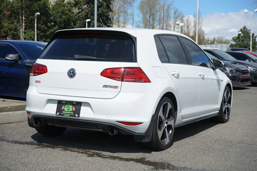 Used 2017 Volkswagen GTI SE FWD image 4