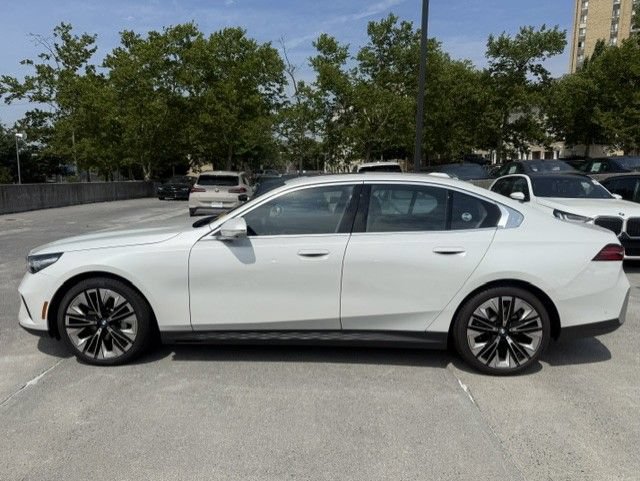 Used 2024 BMW 530i xDrive w/ Premium Package AWD/4WD image 5