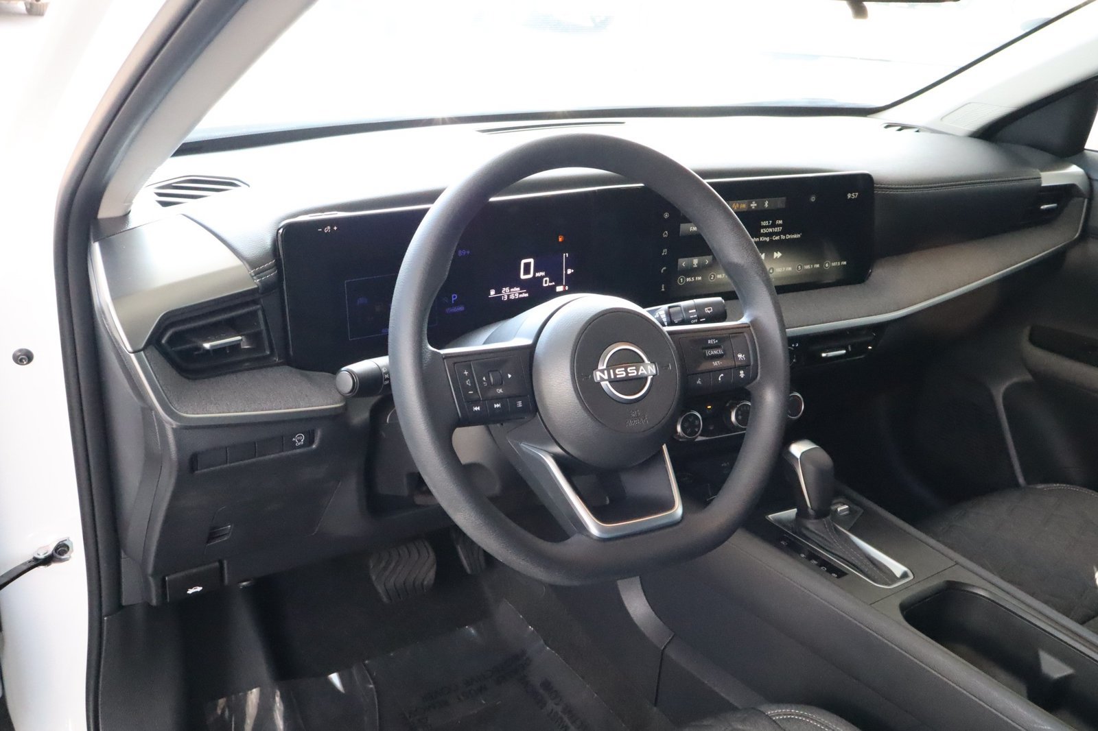 Used 2025 Nissan Kicks SV FWD image 17