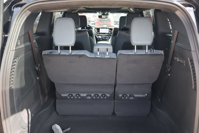 New 2027 Chrysler Pacifica Pinnacle w/ Theater Group FWD image 7