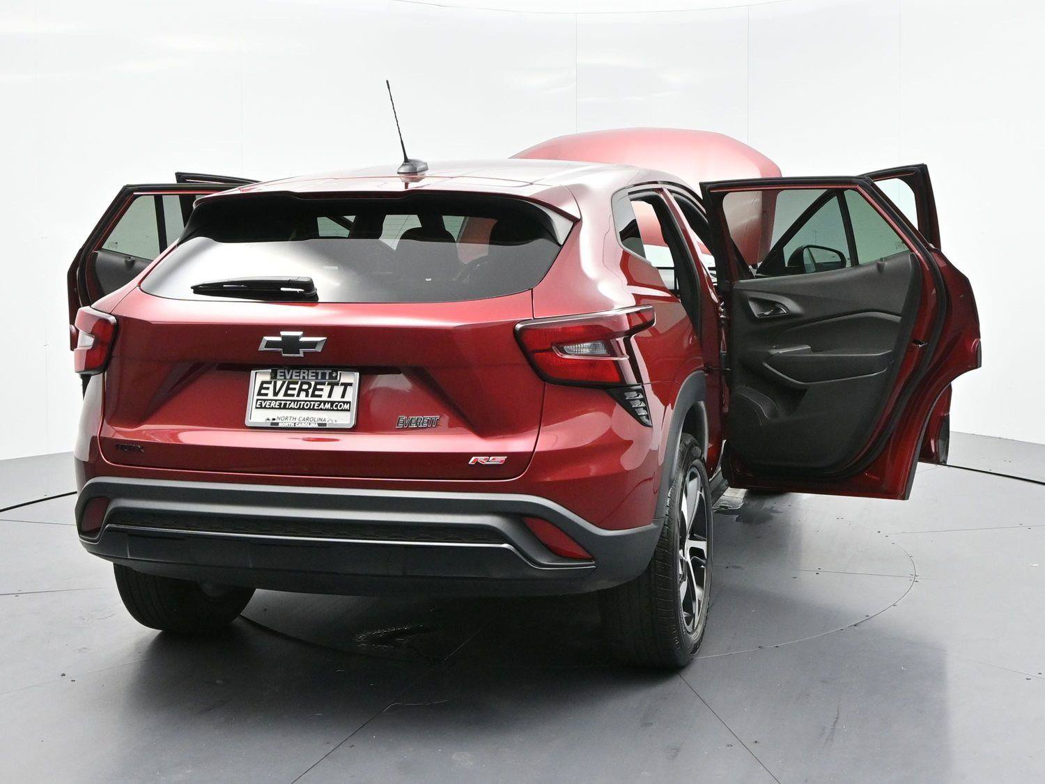 Used 2024 Chevrolet Trax RS w/ Driver Confidence Package FWD image 37