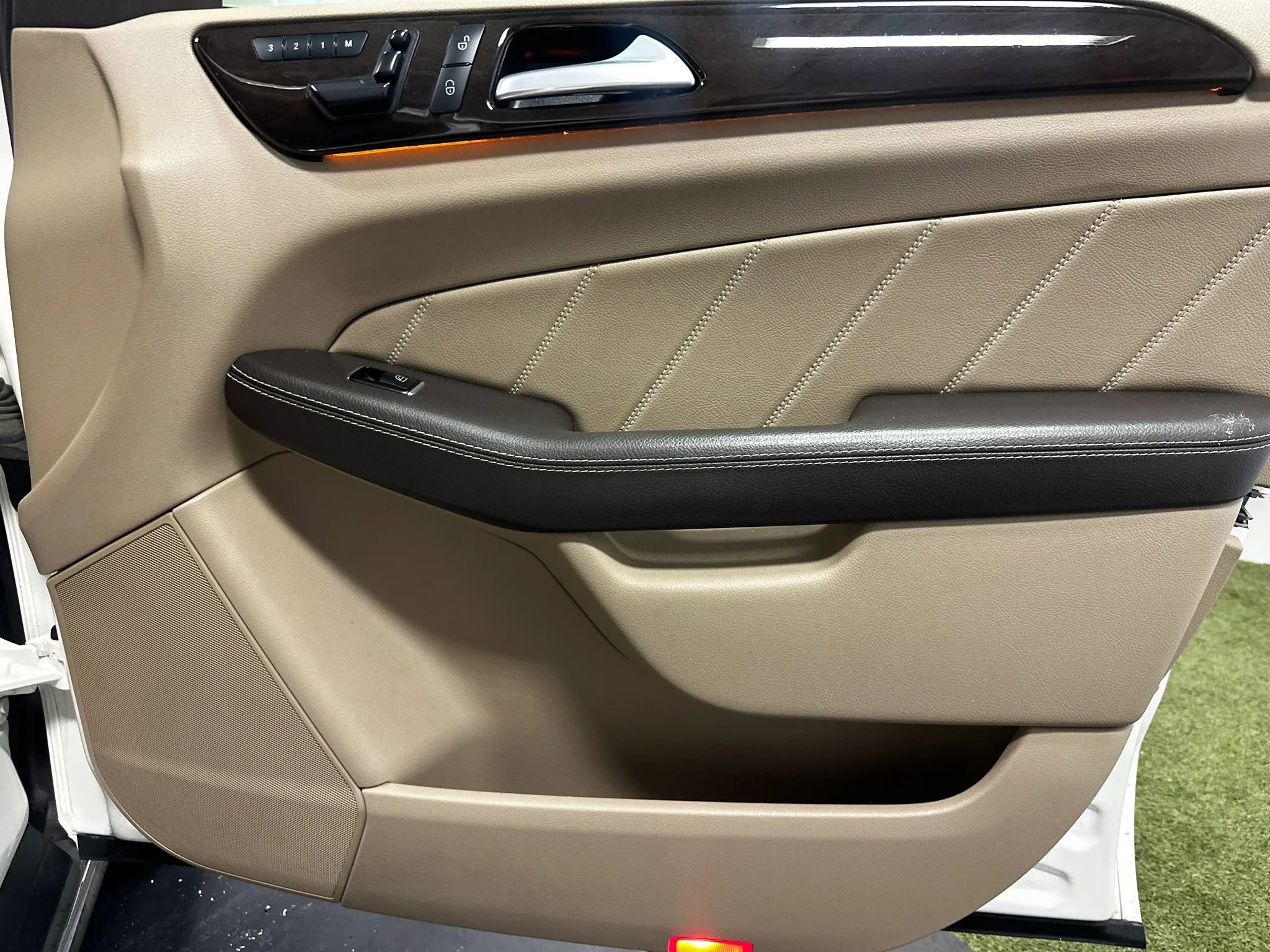 Used 2015 Mercedes-Benz GL 450 4MATIC image 28