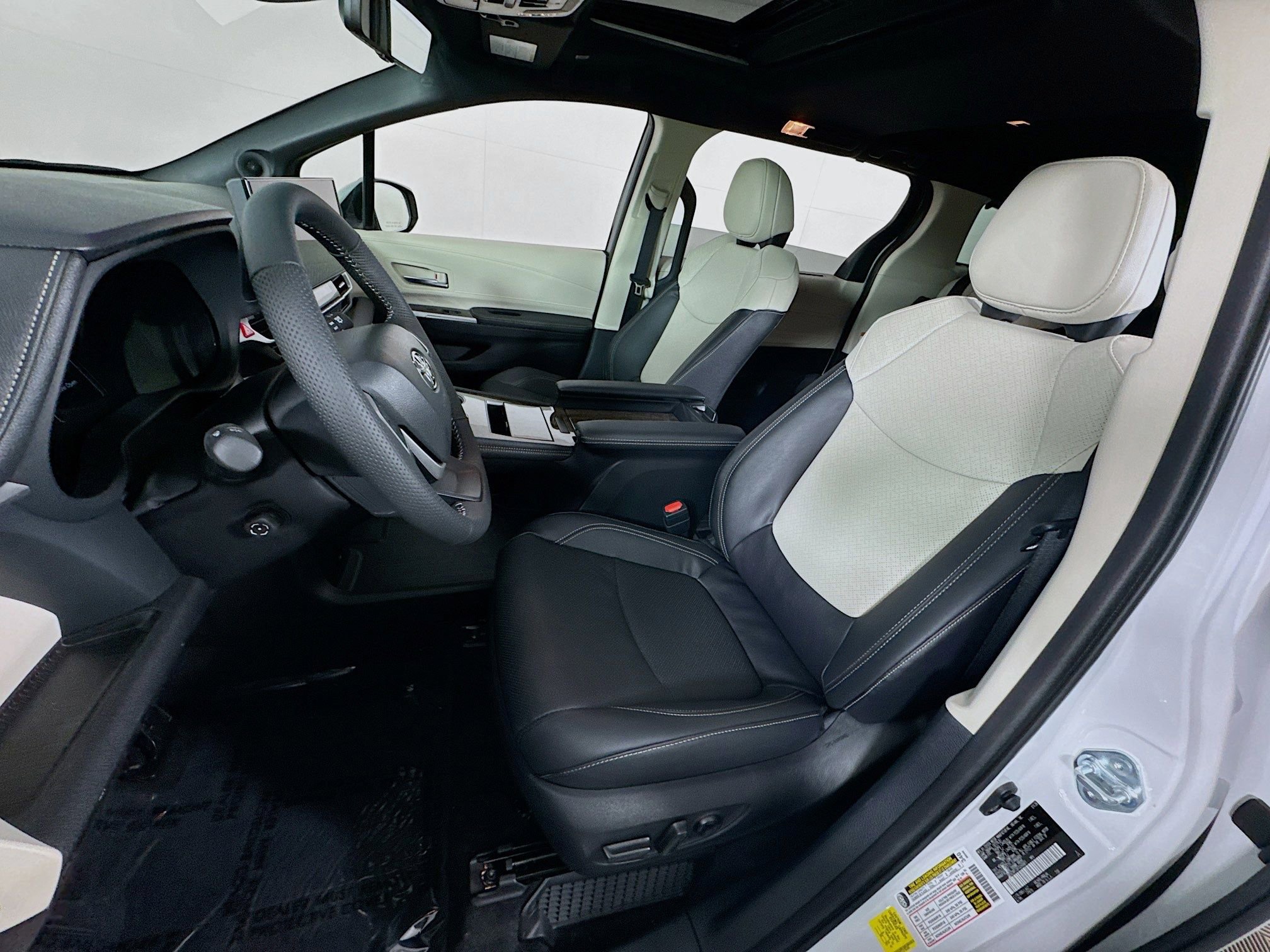 Certified 2026 Toyota Sienna Limited image 12