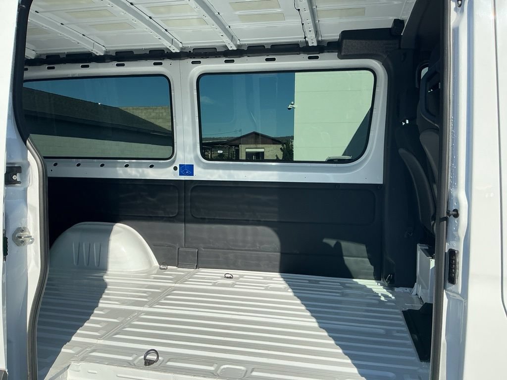 Used 2025 Mercedes-Benz Sprinter 2500 image 18