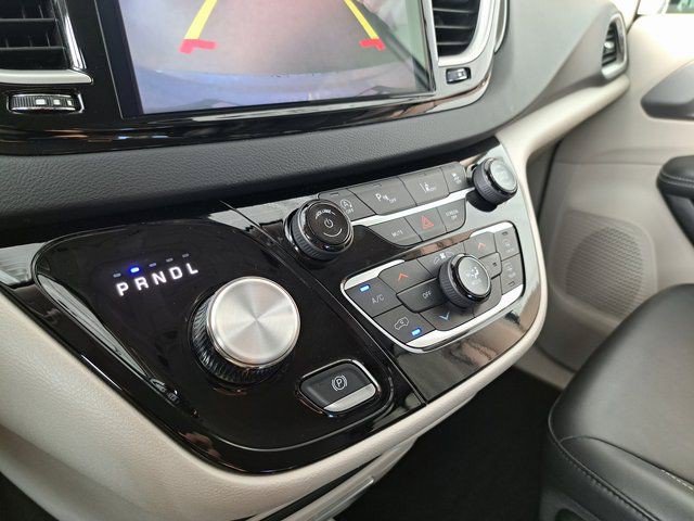 Used 2024 Chrysler Pacifica Touring-L FWD image 13