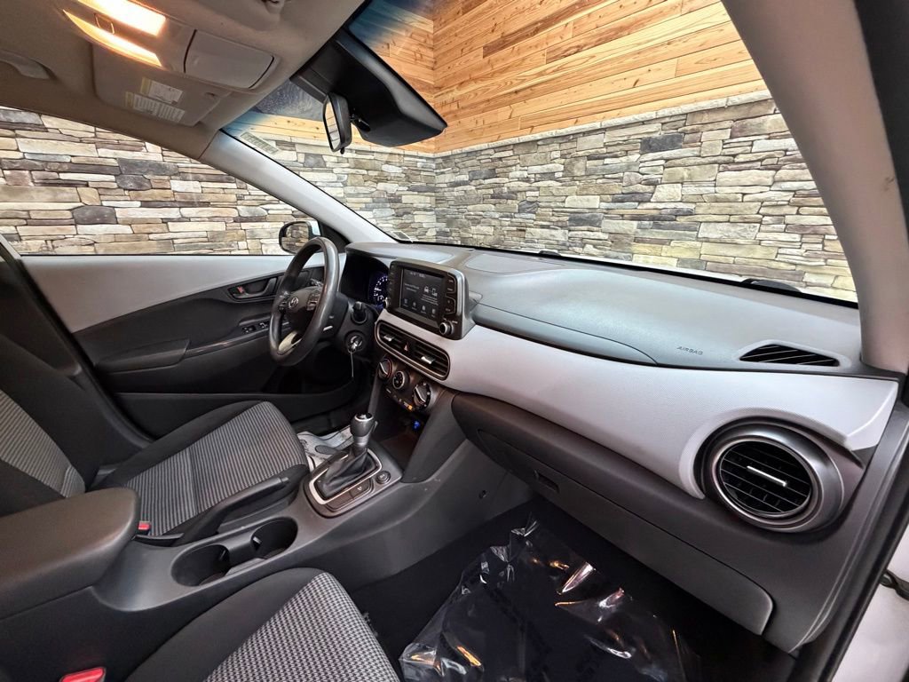 Used 2020 Hyundai Kona SE w/ Cargo Package image 13