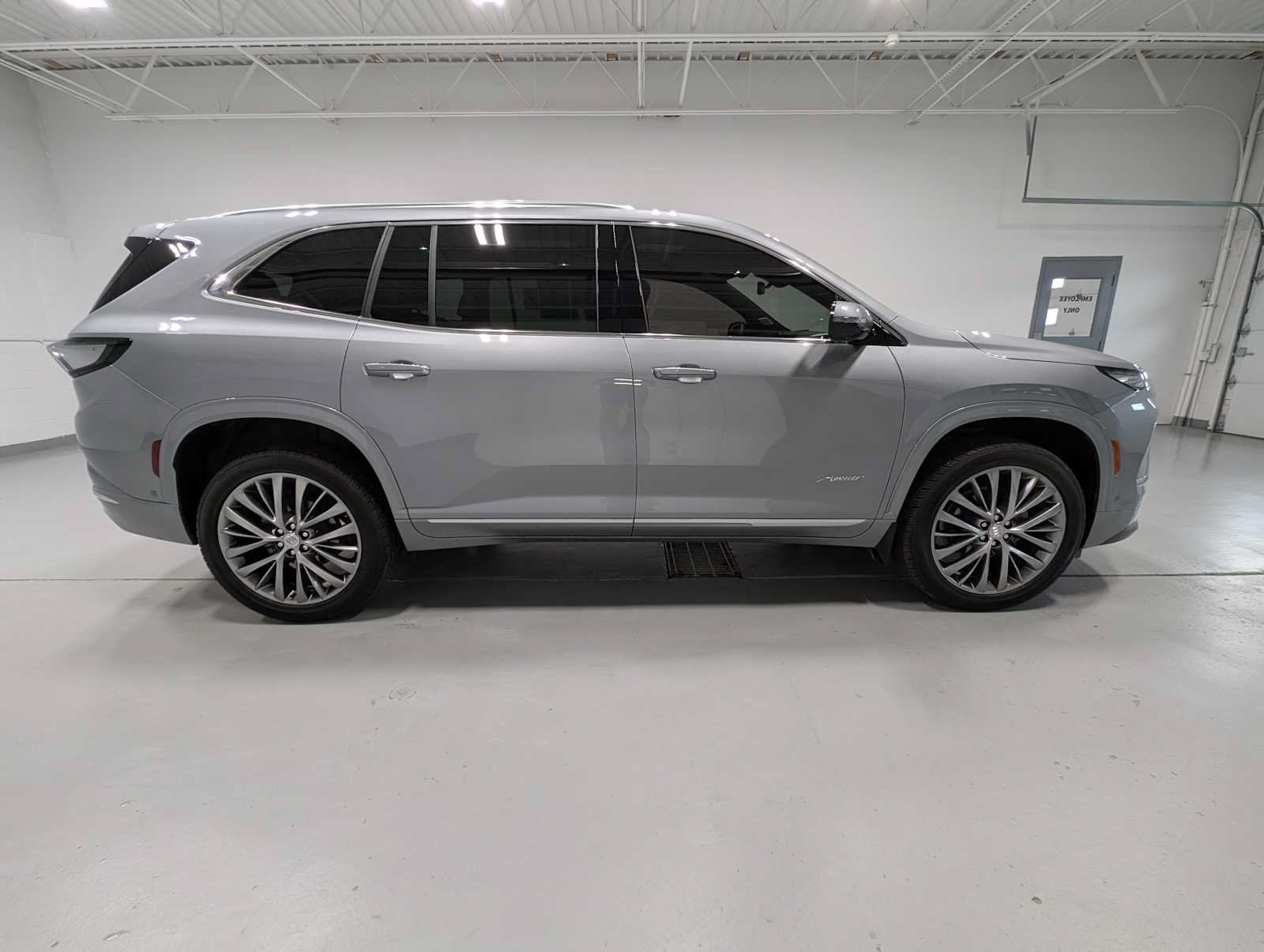 Certified 2025 Buick Enclave Avenir w/ Super Cruise Package AWD/4WD image 7