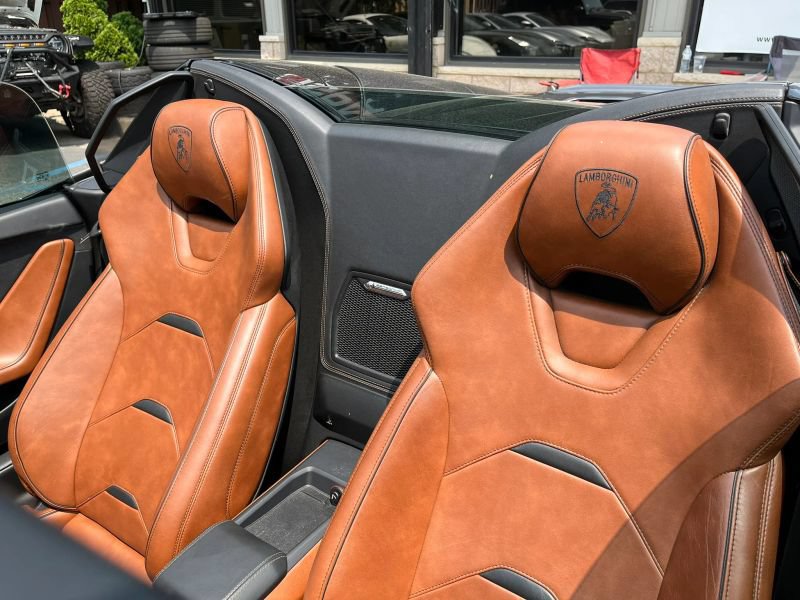 Used 2020 Lamborghini Huracan EVO AWD/4WD image 16