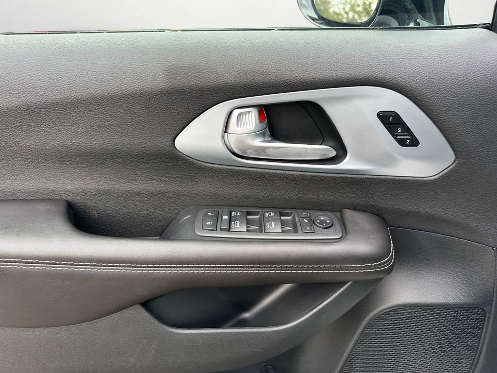 New 2026 Chrysler Pacifica Limited w/ S Appearance Package FWD image 23
