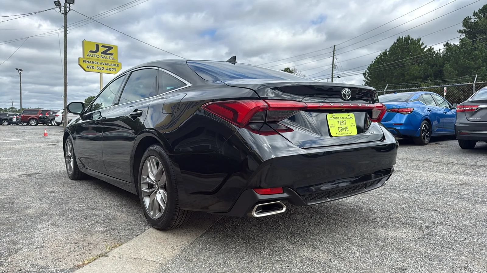 Used 2019 Toyota Avalon XLE w/ Moonroof Package FWD image 6