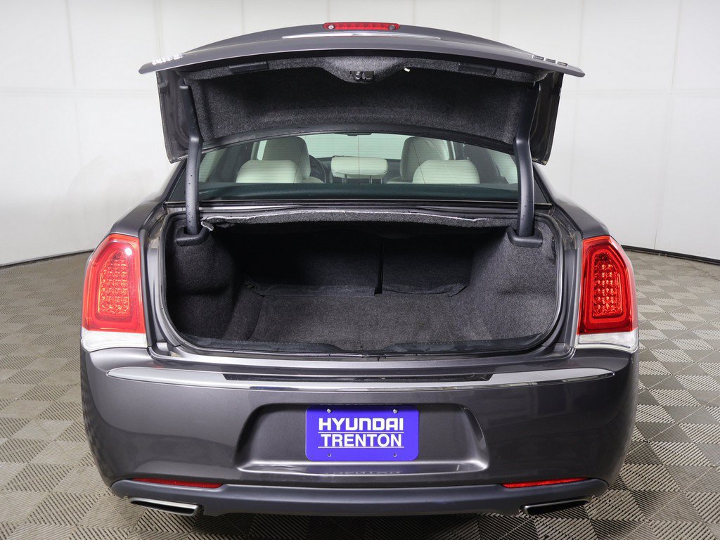 Used 2018 Chrysler 300 Touring L AWD/4WD image 12