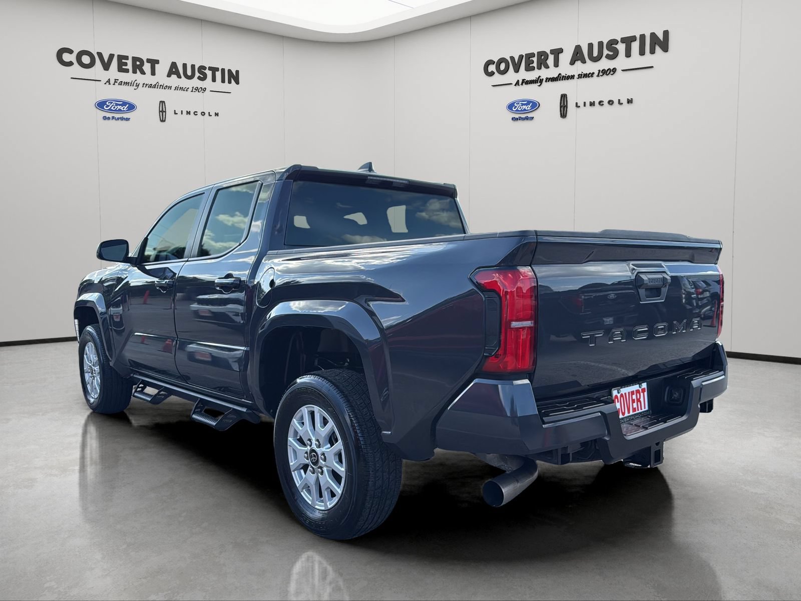 Used 2025 Toyota Tacoma SR5 RWD image 3