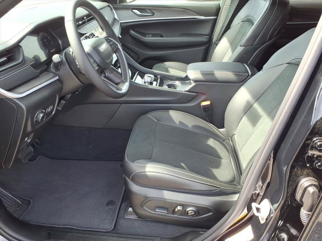 New 2026 Jeep Grand Cherokee Altitude AWD/4WD image 3