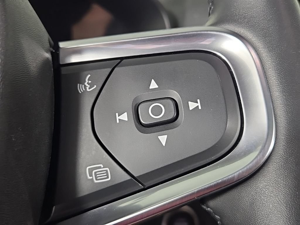 Certified 2023 Volvo XC40 B5 Plus w/ Driver Assist Package AWD/4WD image 34