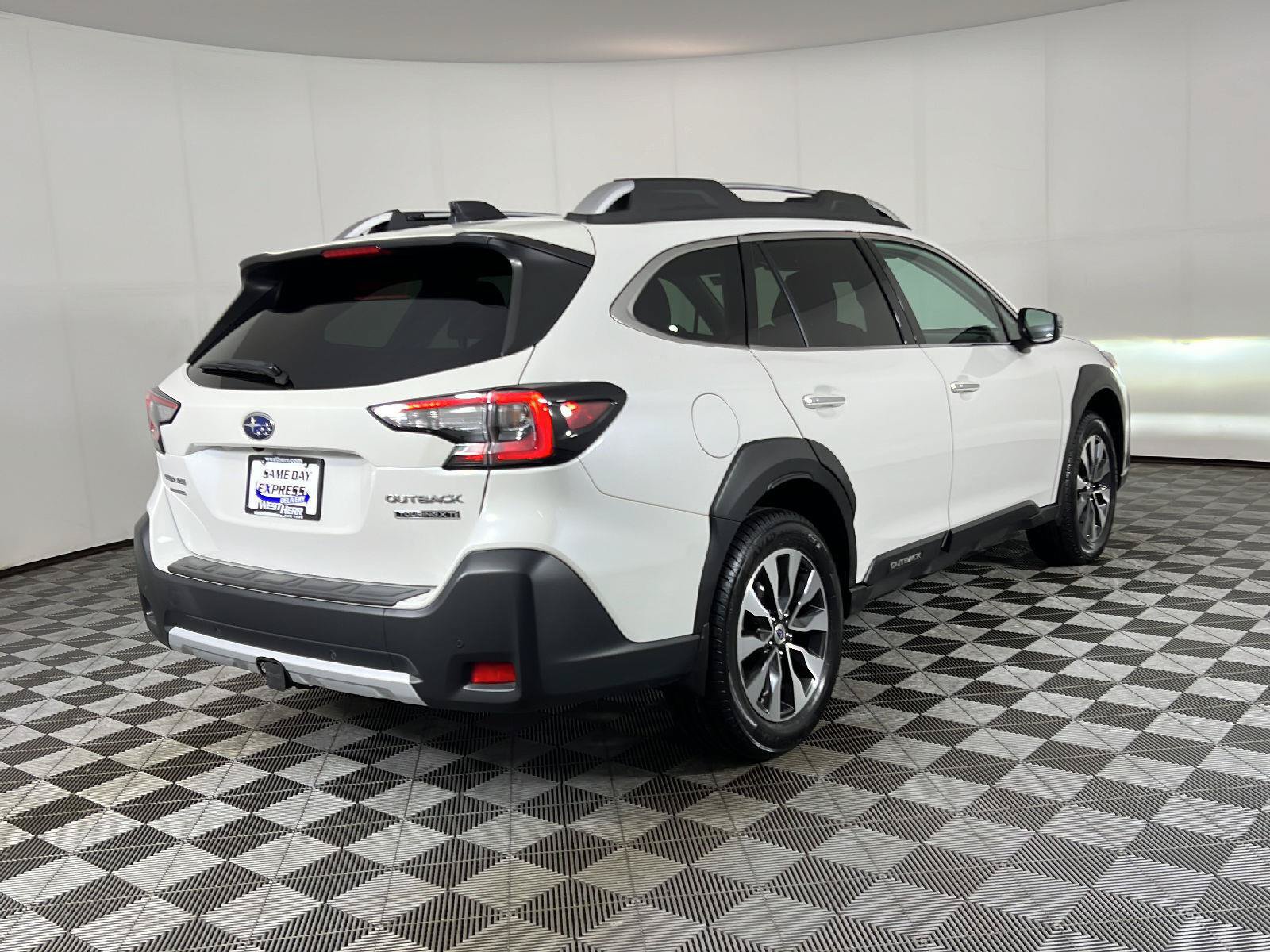 Used 2024 Subaru Outback Touring XT AWD/4WD image 5