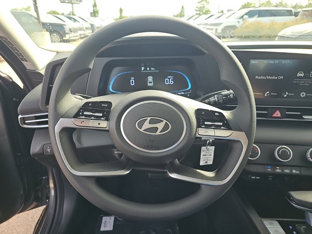 New 2026 Hyundai Elantra SE FWD image 16