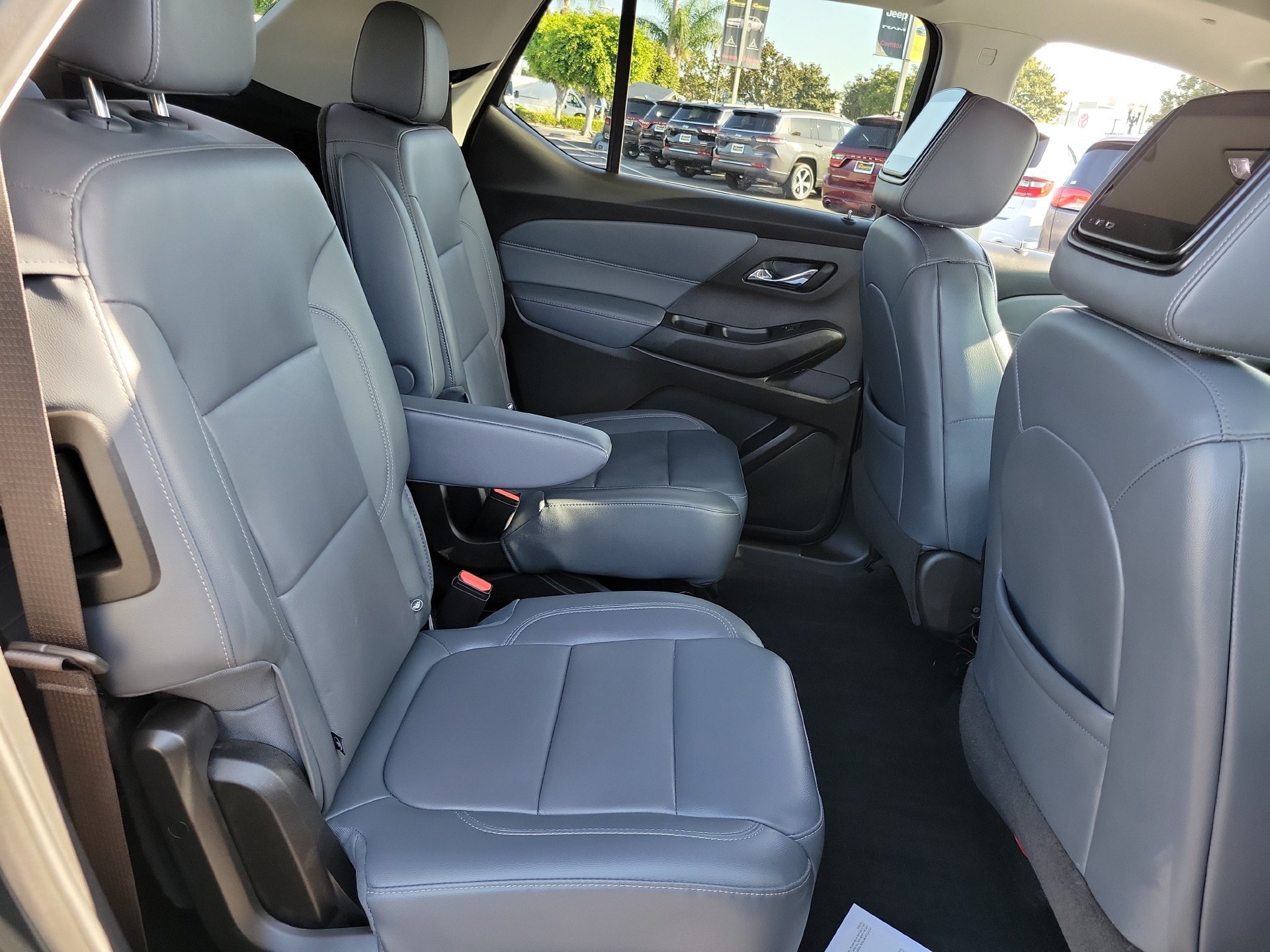 Used 2021 Chevrolet Traverse LT w/ LT Premium Package AWD/4WD image 21