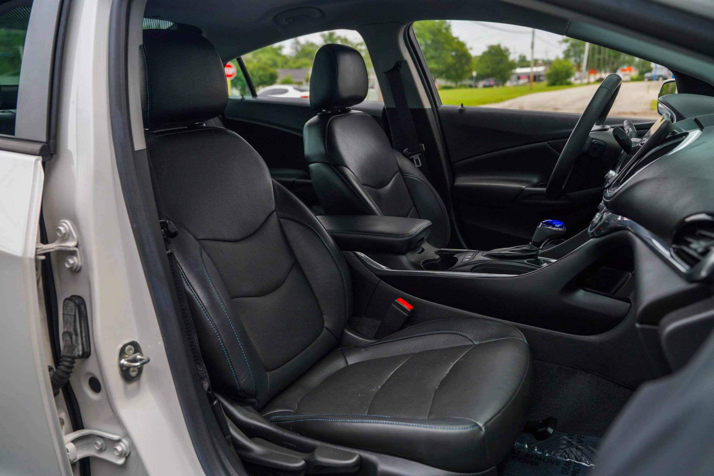 Used 2018 Chevrolet Volt Premier w/ Driver Confidence Package FWD image 27