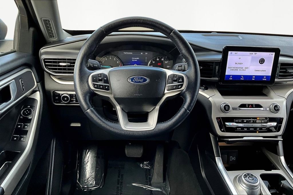 Used 2023 Ford Explorer XLT w/ Equipment Group 202A image 5