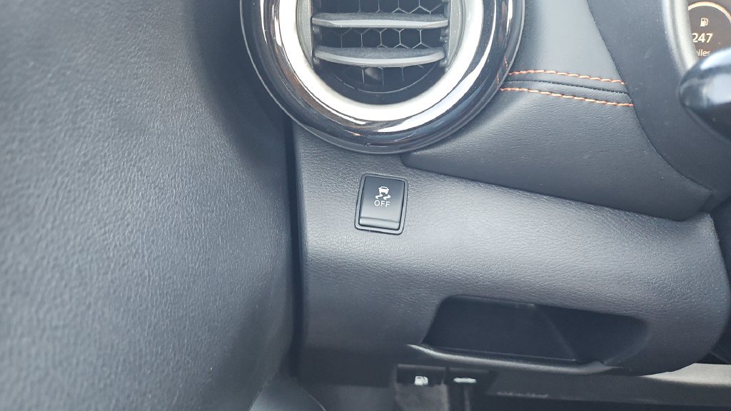 Used 2018 Nissan Kicks SR FWD image 8
