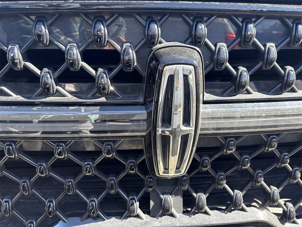 Used 2025 Lincoln Navigator L Reserve w/ Jet Appearance Package image 4