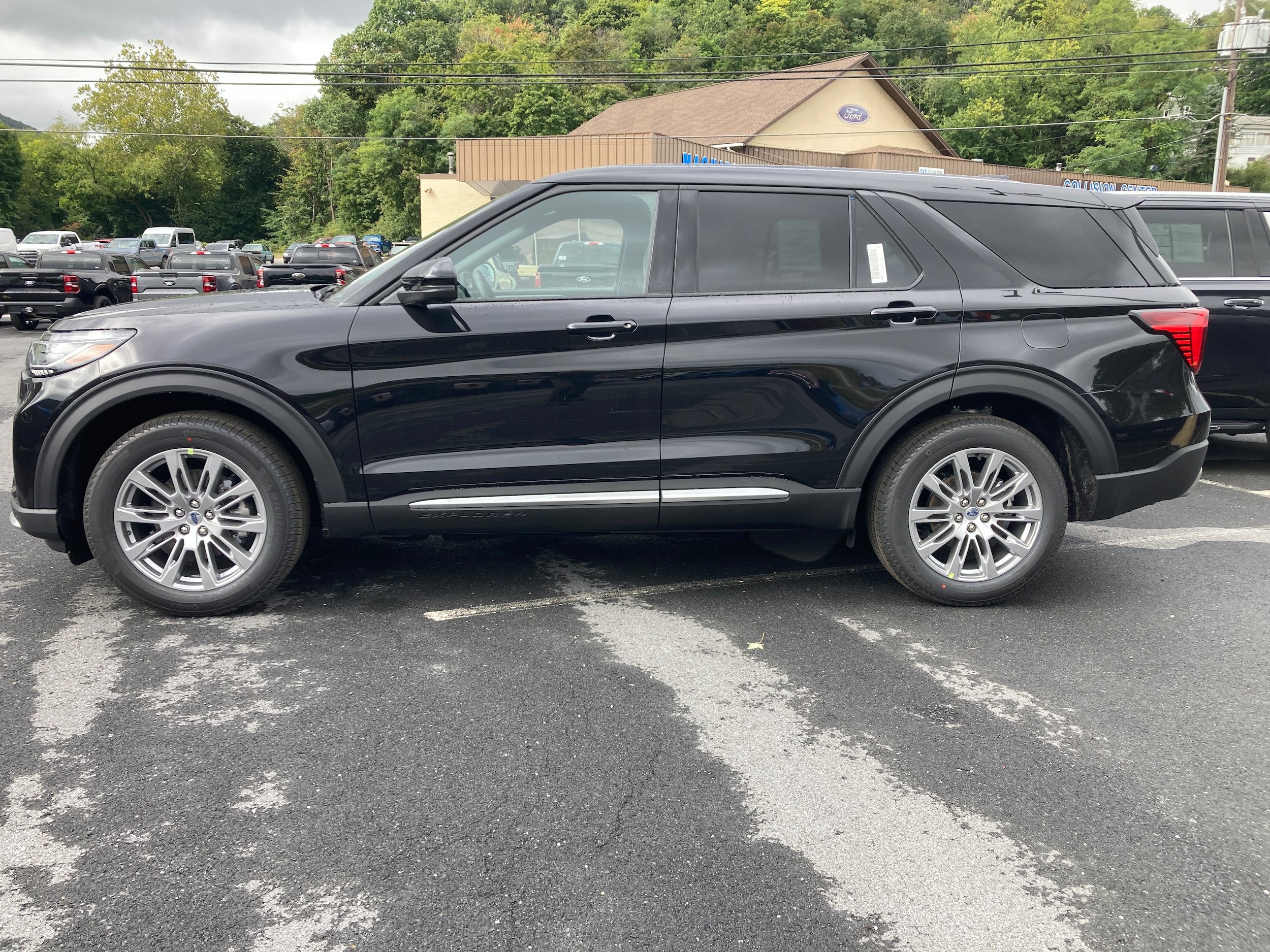 New 2027 Ford Explorer Platinum w/ LUX Leather Package AWD/4WD image 5