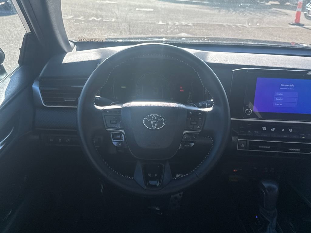 Used 2025 Toyota Camry SE image 11
