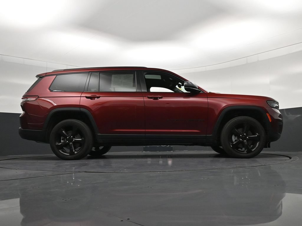 Used 2023 Jeep Grand Cherokee L Laredo AWD/4WD image 28