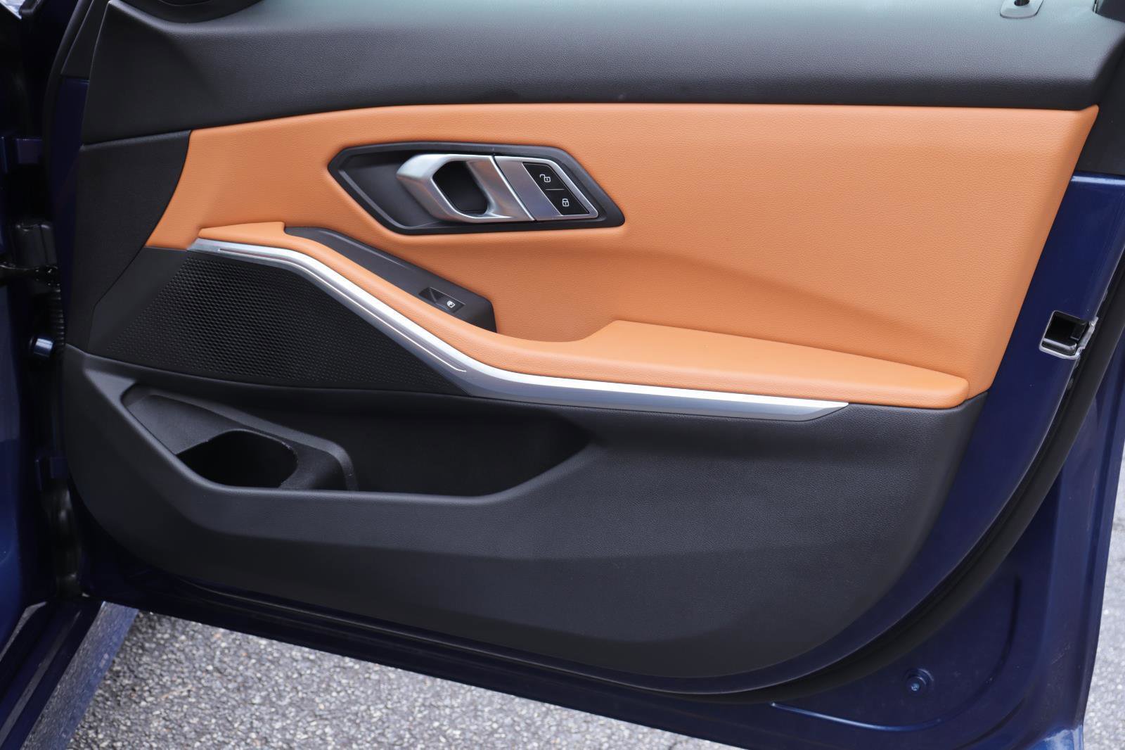 Used 2023 BMW 330i Sedan w/ Driving Assistance Package image 15