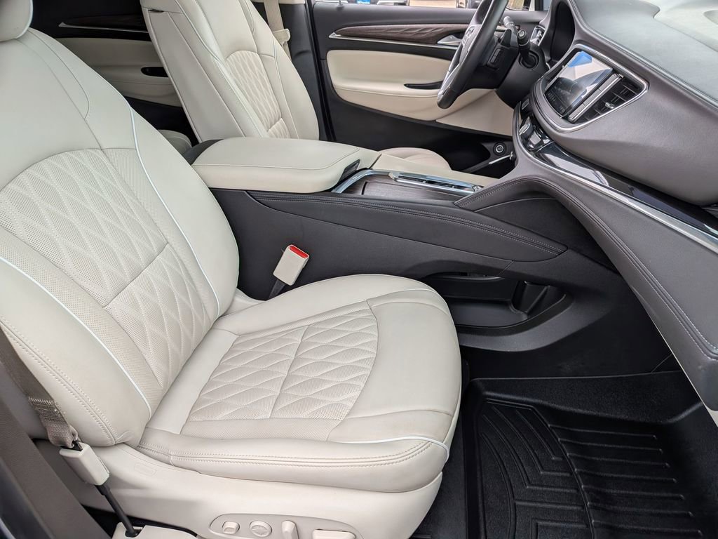 Used 2023 Buick Enclave Avenir w/ Avenir Technology Package image 32