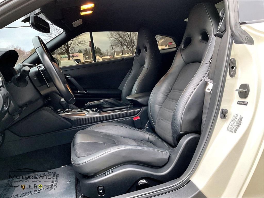 Used 2021 Nissan GT-R Premium image 20