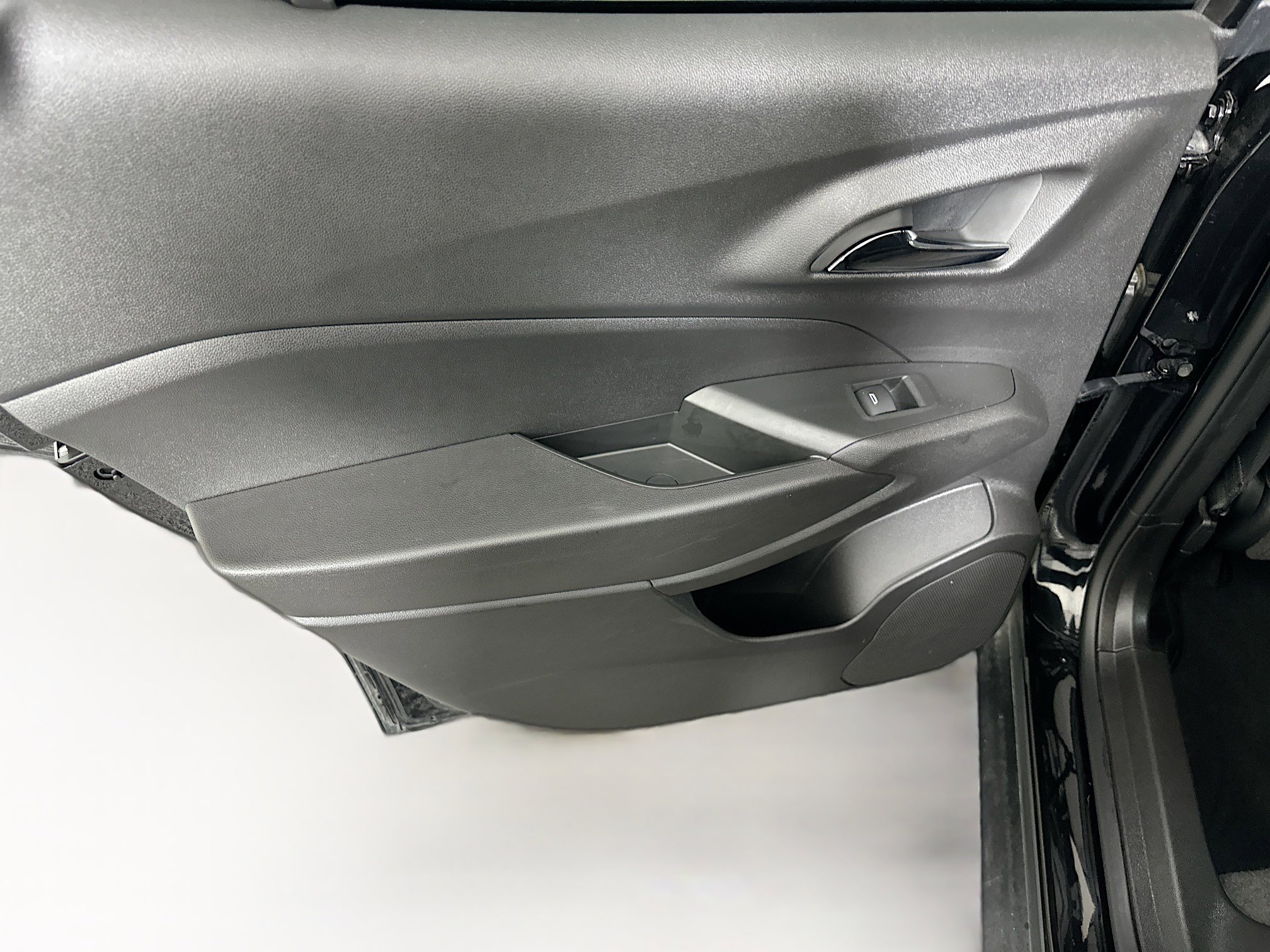 Used 2025 Chevrolet Trax LT FWD image 25