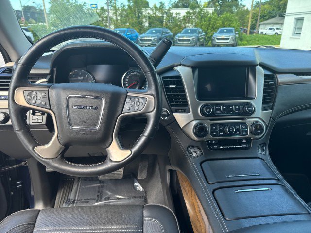Used 2020 GMC Yukon XL Denali w/ Denali Premium Package image 11