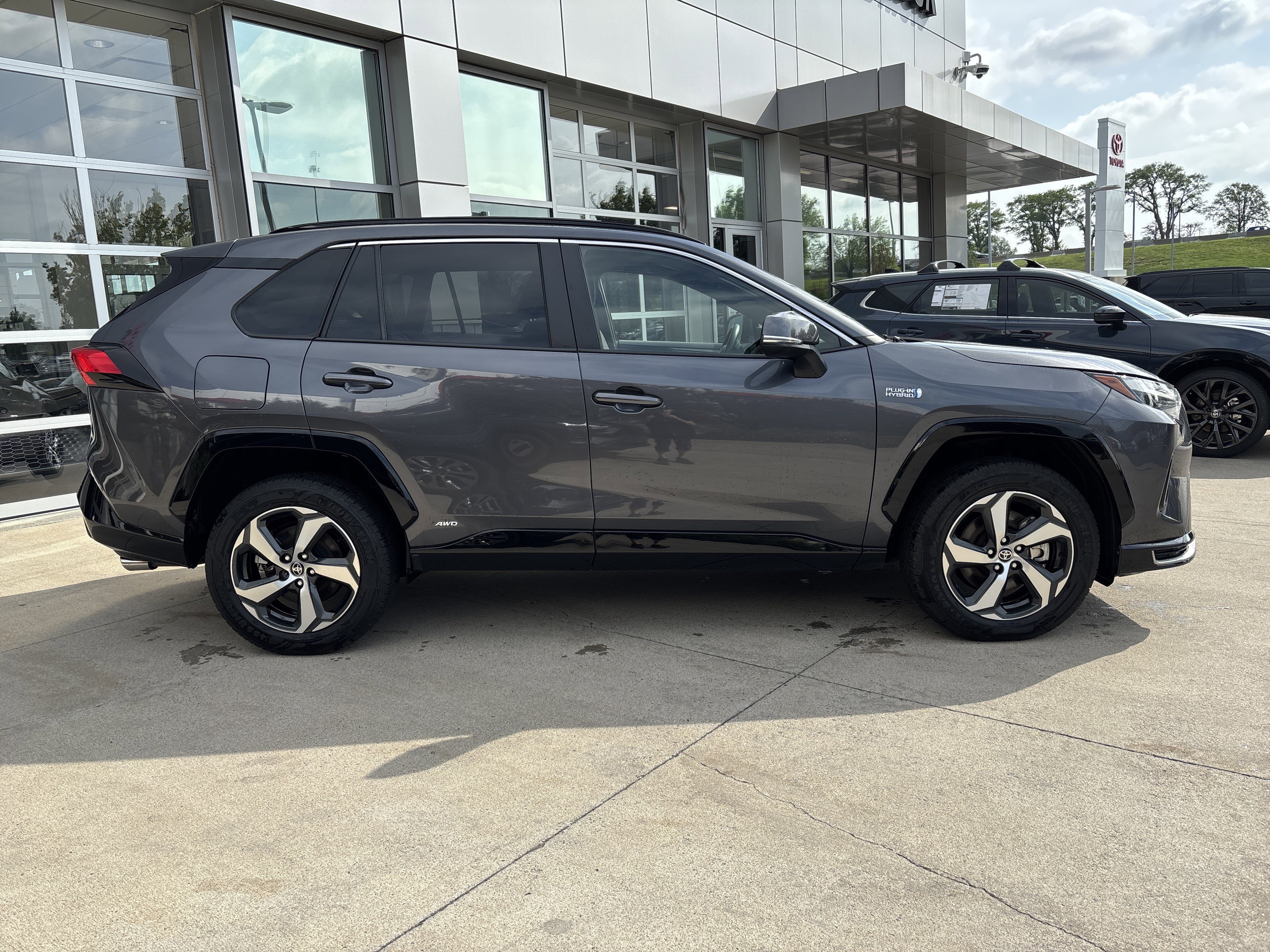 Used 2023 Toyota RAV4 SE AWD/4WD image 10