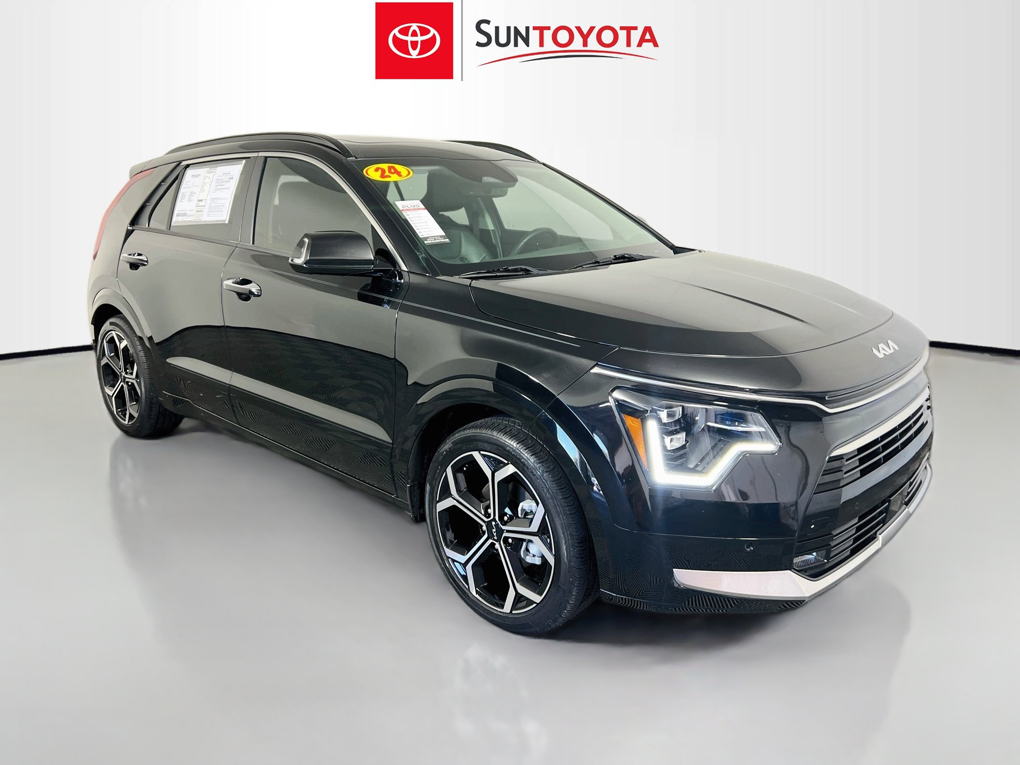 Used 2024 Kia Niro SX Touring