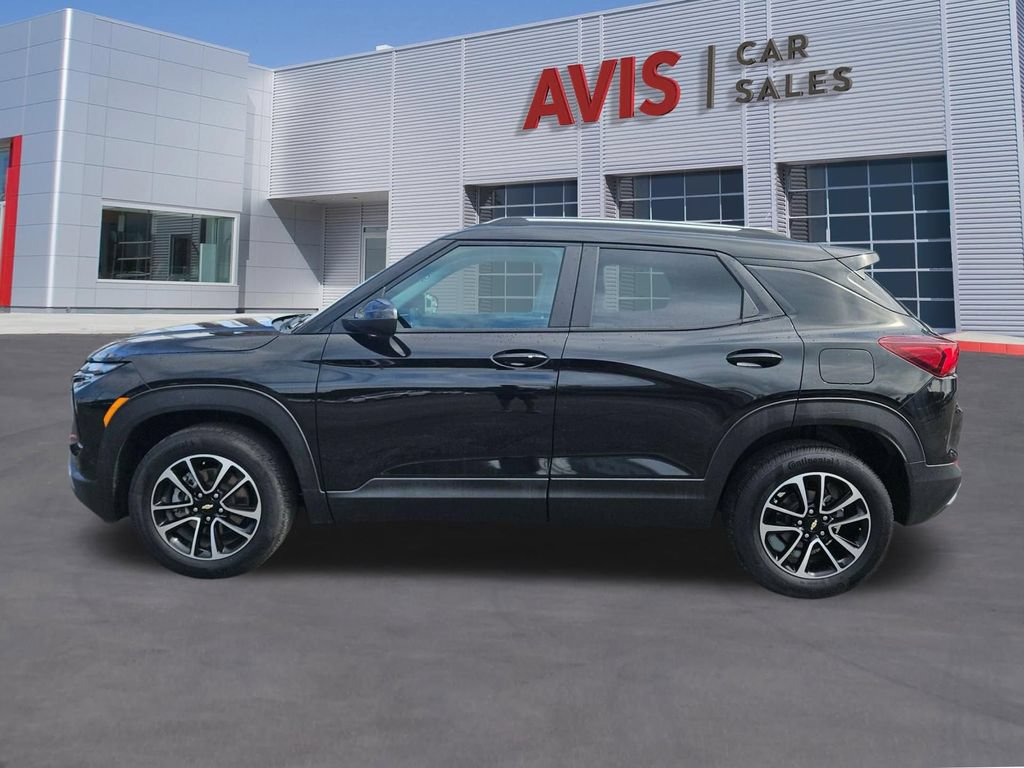 Used 2025 Chevrolet TrailBlazer LT AWD/4WD image 2