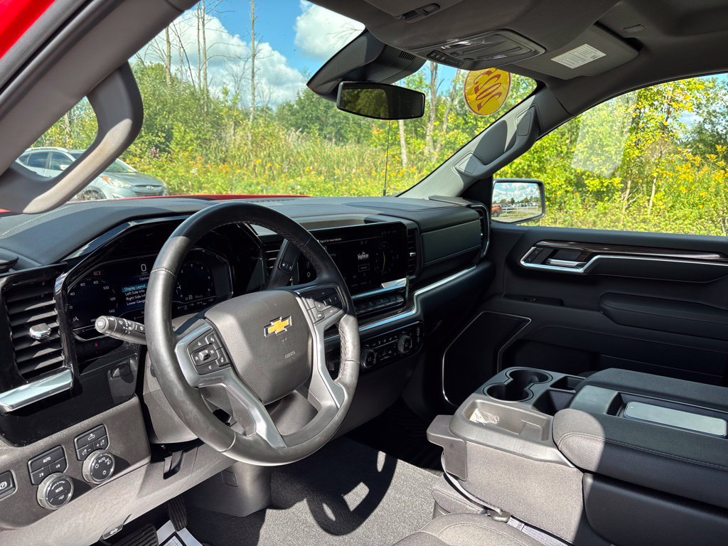 Used 2025 Chevrolet Silverado 1500 LT AWD/4WD image 11