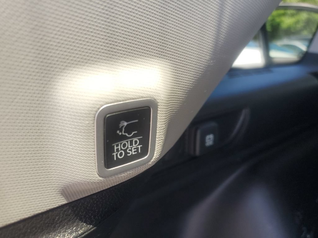 Used 2023 Jeep Grand Cherokee Limited AWD/4WD image 19