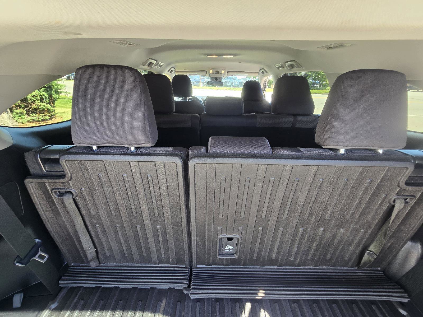 Used 2022 Toyota Highlander LE image 10