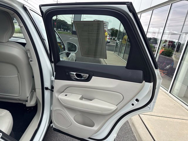 Certified 2022 Volvo XC60 B5 Inscription w/ Advanced Package AWD/4WD image 12