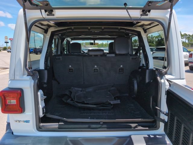 Used 2023 Jeep Wrangler Unlimited Sahara w/ Cold Weather Group AWD/4WD image 6