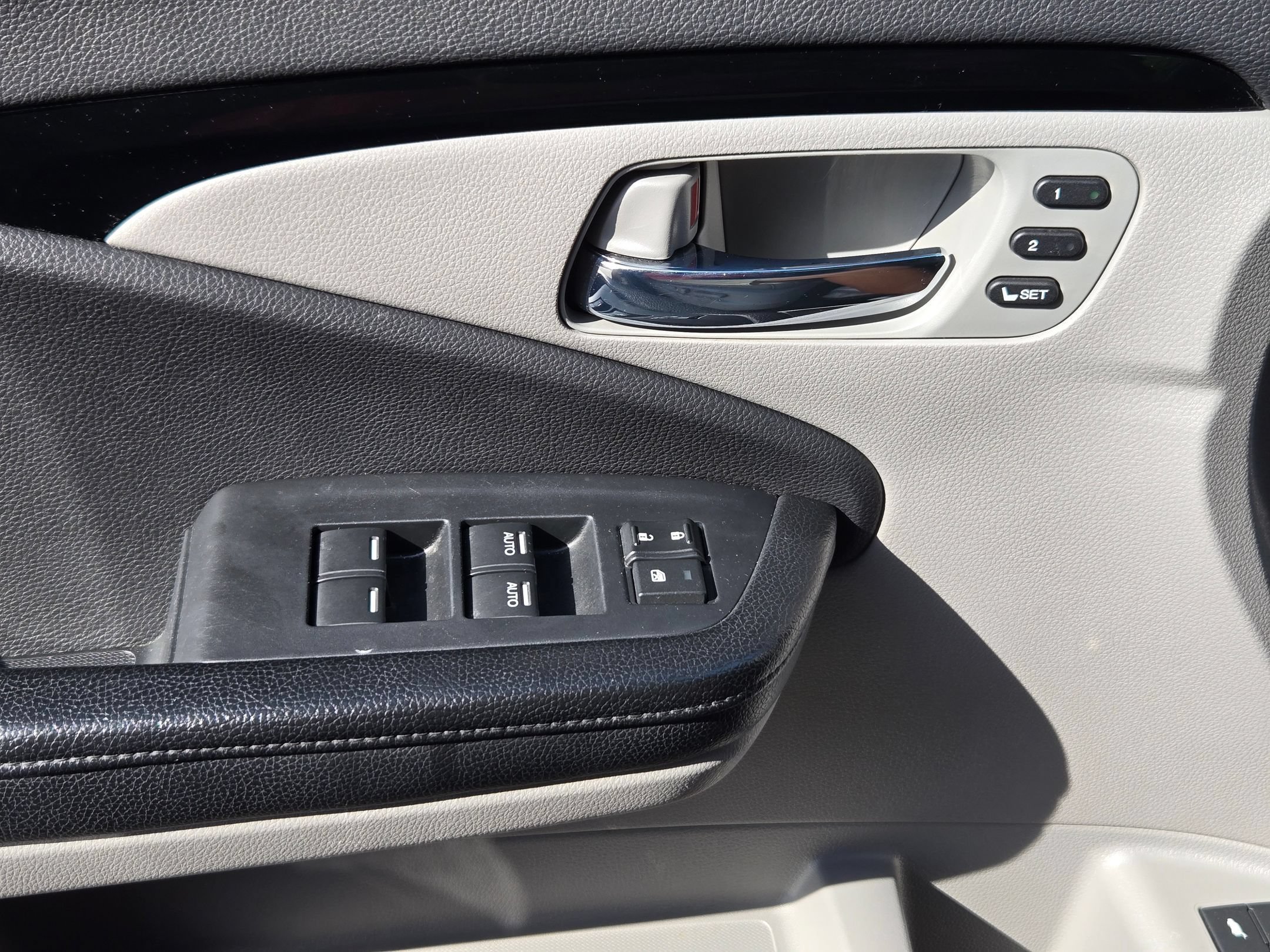 Used 2016 Honda Pilot Elite image 11